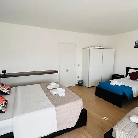 招待所 Mmm Train Station 4 *