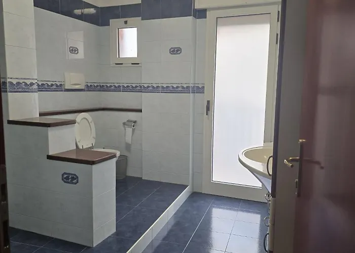 招待所 Mmm Train Station 4 *