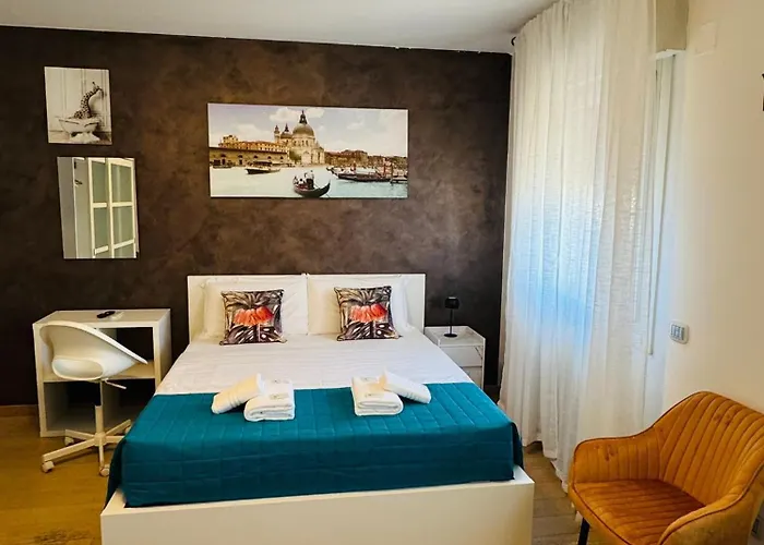 招待所 Mmm Train Station 4 *